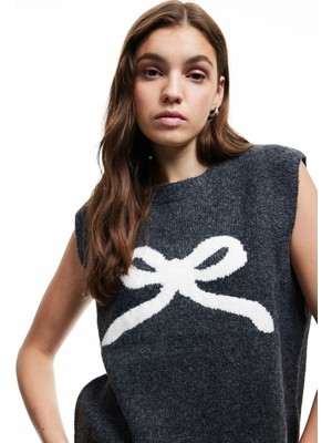 Fiyonk Desenli Bisiklet Yaka Kolsuz Triko Süveter