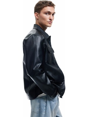 Klasik Yaka Kapaklı Cep Detaylı Uzun Kollu Slim Fit Suni Deri Ceket