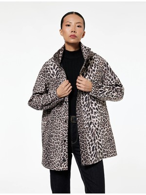 Cepli Uzun Kollu Dik Yaka Kapüşonlu Leopar Desenli Yağmurluk