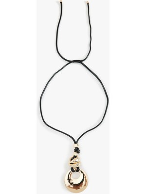Charm Detaylı Bağlamalı Kolye