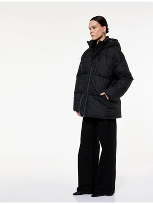 Koton Uzun Kollu Fermuarlı Kapüşonlu Anorak Oversize Şişme Mont