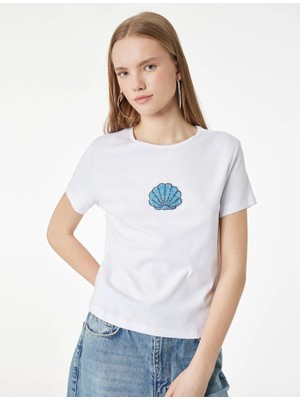 Koton Slim Fit Bisiklet Yaka Kısa Kollu Deniz Kabuğu Baskılı Taşlı Tişört