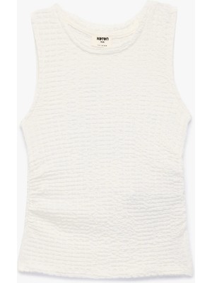 Koton Dokulu Viskon Karışımlı Büzgülü Kolsuz Bisiklet Yaka Bluz