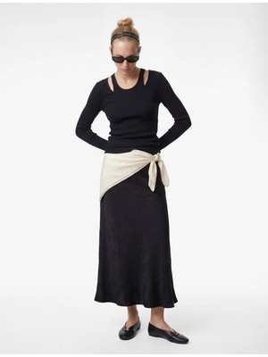 Koton Balık Kesim Slim Fit Midi Boy Dokulu Saten Etek