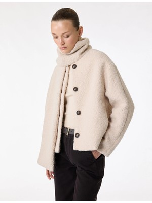 Koton Düğmeli Cepli Uzun Kollu Kısa Atkılı Peluş Mont