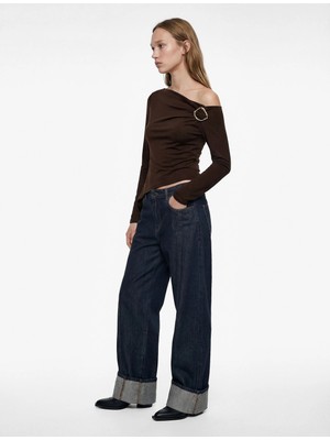 Koton Slim Fit Asimetrik Yaka Metal Aksesuarlı Uzun Kollu Tişört