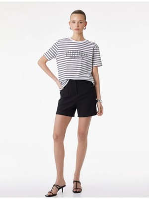 Koton Pamuklu Kısa Kollu Bisiklet Yaka Baskılı Taşlı Çizgili Tişört