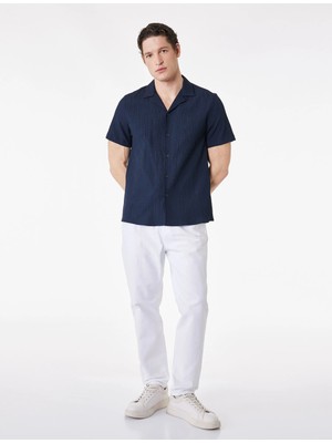 Koton Regular Fit Dokulu Düğmeli Kısa Kollu Apaş Yaka Gömlek