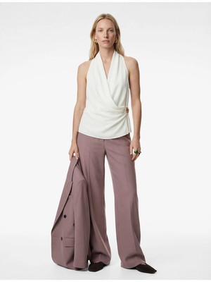 Koton Krep Kumaş Aksesuarlı Derin Dökümlü Yaka Kruvaze Kolsuz Bluz