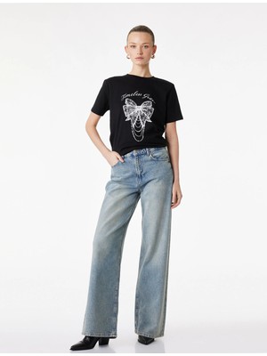 Koton Pamuklu Kısa Kollu Bisiklet Yaka Fiyonk Baskılı Tişört