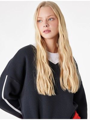 Koton Şardonlu Fiyonklu Dantel Detaylı V Yaka Uzun Kollu Oversize Sweatshirt