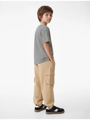 Koton Erkek Çocuk Kısa Kollu Oversize Bisiklet Yaka Çizgili Cep Detaylı Tişört Polyester Karışımlı