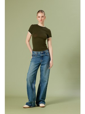 Nisan Triko Kontrast Detaylı T-Shırt