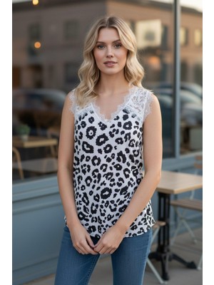 Mossta Kısa Kollu V Yaka Dantelli Süprem Bluz - Beyaz