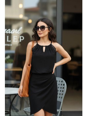 Mossta Asimetrik Kesim Düğme Detaylı Viskon Elbise - Siyah