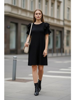 Mossta Fırfır Detaylı Bisiklet Yaka Mini Bürümcük Elbise - Siyah