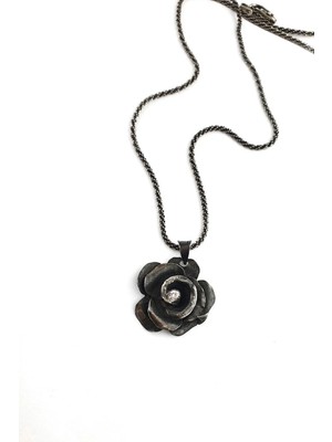 Osevia Siyah Rodajlı 925AYAR Gümüş Tasarım Siyah Rodajli Gül Kolye