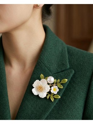 Kadın Çiçek Modelli Yaka Broş