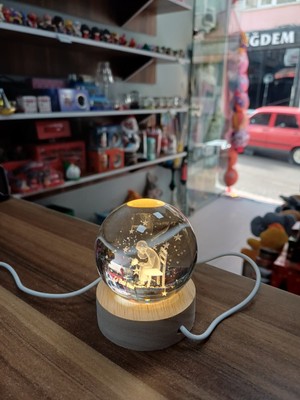 BLC Boutique Ahşap LED Kristal Küre Sandalyede Oturan Çocuk Gece Lambası