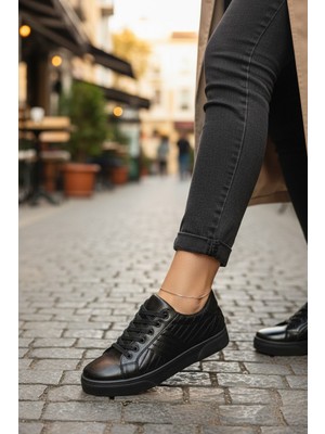 Enoch Kadın Baklava Desen Dikiş Detaylı ve Bağcıklı Spor Ayakkabı