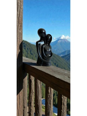 Doğal Havalı Tasarımıyla Siyah Sarılan Sevgililer  Sonsuz Kucaklaşma