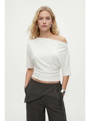 Ritnice Kadın Germa Asimetrik Omuz Detay Ekru Bluz