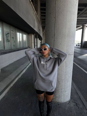 paris store Uzun Kol Kapşonlu Göğüs Baskılı Sweatshirt - Gri