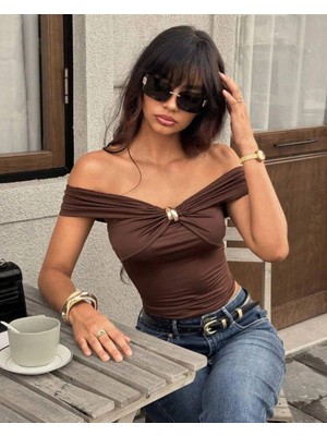 Esila Moda Kadın Kahverengi Aksesuar Detay Bluz