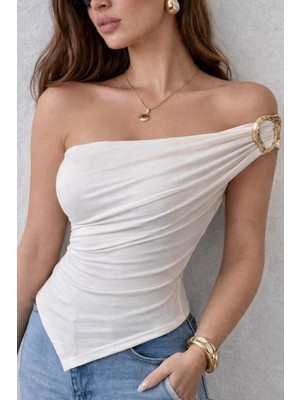 Esila Moda Kadın Beyaz Tek Omuz Aksesuar Detay Bluz