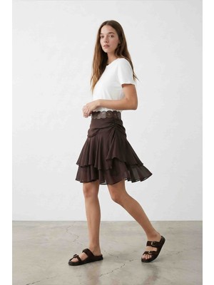 Quzu Kemerli Volanlı Kombine Mini Elbise Ekru