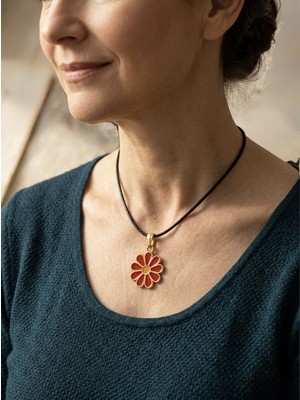 Meneva Aksesuar Retro Esintili Canlı Kırmızı Papatya Kolye