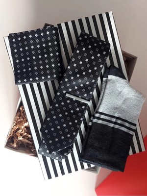 Erkek Premium 4'lü Şıklık Seti 2 : Kravat, Mendil, Iğne ve Çorap - Özel Hediye Kutulu