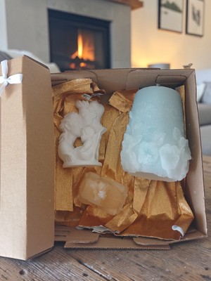 Doğal Altın Işıltılı Kutu da  El Yapımı  kokulu Mum  ve sarılan sevgililer Biblosu v seti