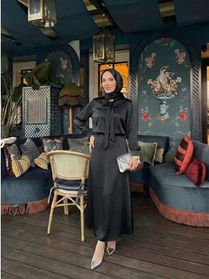 Foremia Yaka Bağlamalı Saten Etekli Takım-Siyah -