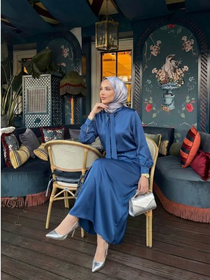 Foremia Yaka Bağlamalı Saten Etekli Takım-Petrol Mavisi -