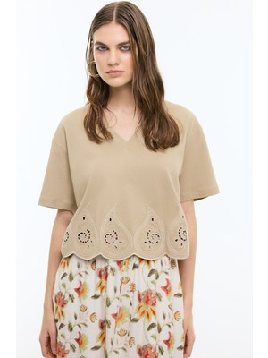 ROMAN V Yaka Embrode Nakışlı T-Shirt Kahve YY023835_005