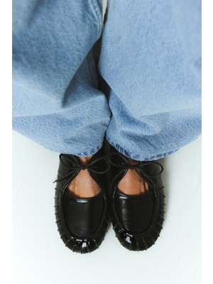 Lutvelizade Babet 2532 - Bağcıklı Büzgü Detaylı Siyah Kadın Babet