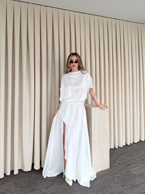 Laluvia Beyaz Saten Yırtmaçlı Elbise - 2026