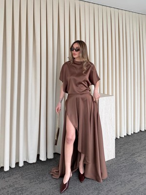 Laluvia Kahverengi Saten Yırtmaçlı Elbise - 2026