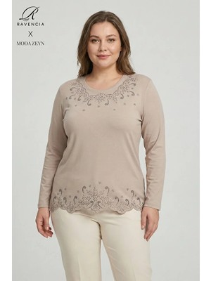 Ravencia Kadın Yıldız Desenli Yaka ve Etek Taşlı Işlemeli Yırtmaçlı Likralı Anne Penye Bluz