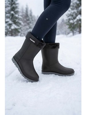 Gezer Kadın Kışlık Çizme PVC Malzeme ile Su Geçirmez Özellikte ve Şık Tasarımda