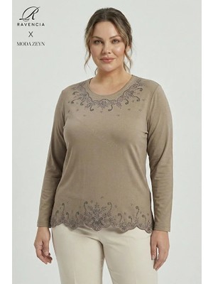 Ravencia Kadın Yıldız Desenli Yaka ve Etek Taşlı Işlemeli Yırtmaçlı Likralı Anne Penye Bluz