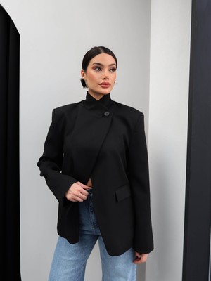 Esra Helvacı Tek Düğme Tasarım Ceket