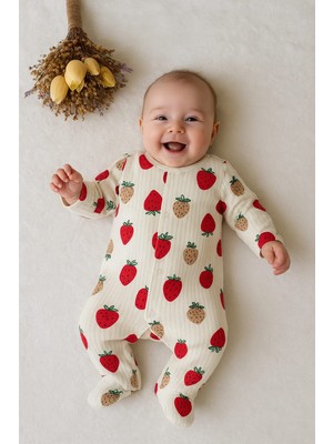 Tuem Baby Kız Bebek Çilek Desenli Patikli %100 Pamuk Çıtçıtlı Uzun Kollu Tulum