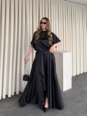 Laluvia Siyah Saten Yırtmaçlı Elbise - 2026