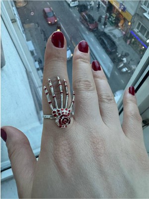 Herşey Nota Iskelet El Gül Detaylı Gotik Kırmızı Ayarlanabilir Kadın Yüzük