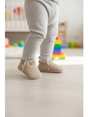 Tiny Feet Fitilli Kahverengi Triko, Peluş Astarlı, Kaydırmaz Tabanlı, Lastikli Bebek Patiği Ev Botu Panduf