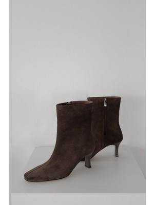 Meral Özgenç Süet Topuklu Bot