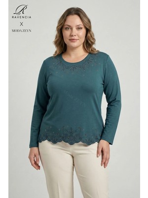 Ravencia Kadın Yıldız Desenli Yaka ve Etek Taşlı Işlemeli Yırtmaçlı Likralı Anne Penye Bluz