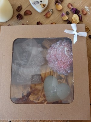 Doğal Zarif Dokunuşlar: El Yapımı Dekoratif Tasarım Mum Hediye Seti